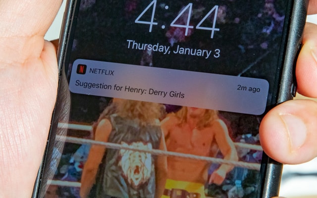 Banyak fitur dari Netflix buat lo yang akses platform ini dari ponsel. Sangat memudahkan bro!